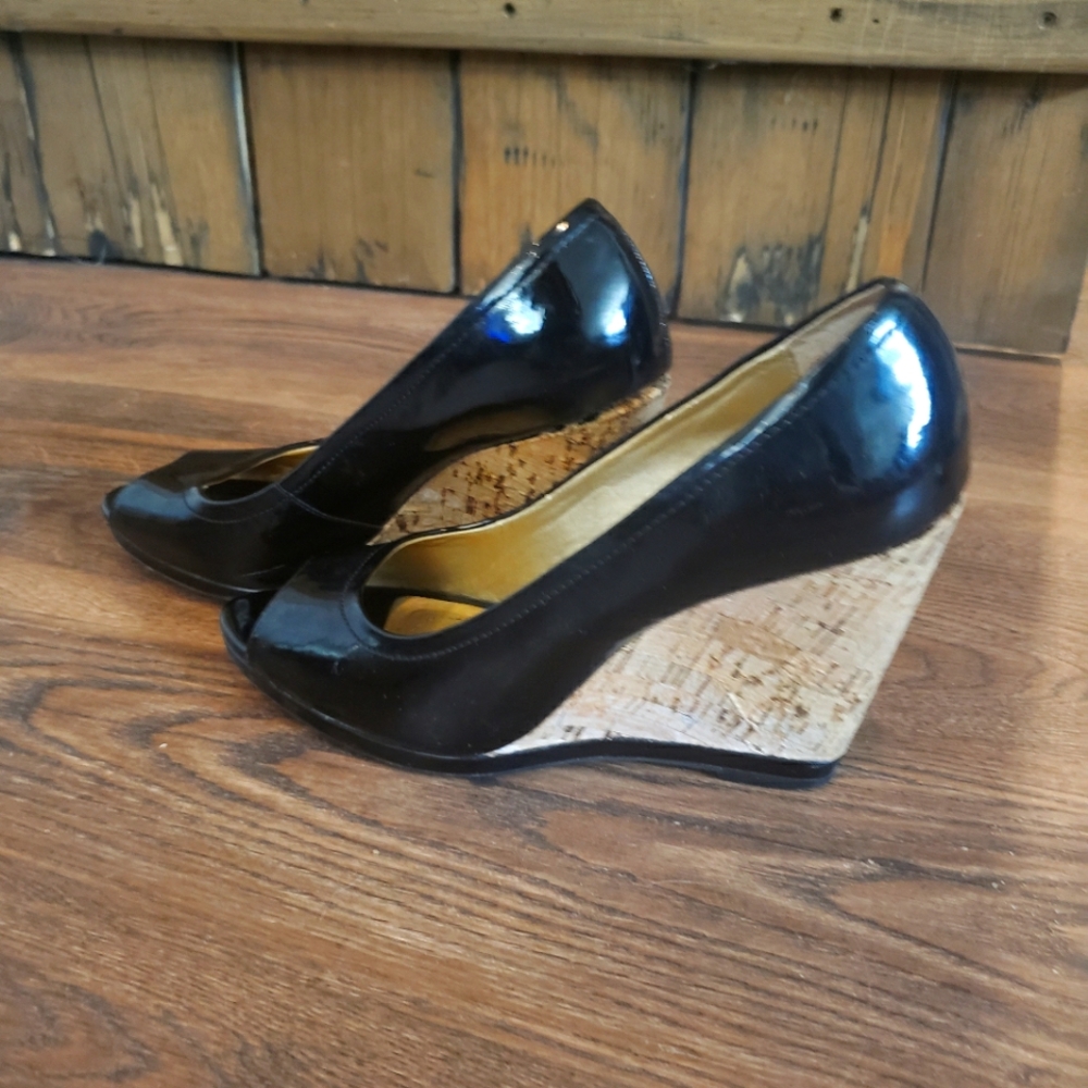 Black wedges